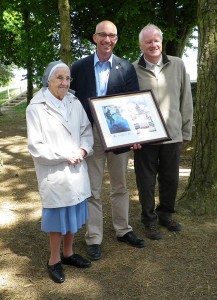 Sister Francis at Serre in 2010 with Nigel Stevens from CWCG and Steve Williams